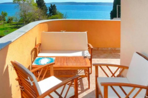 Apartment in Kastel Kambelovac near the sea